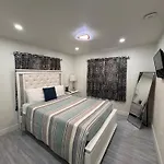 Stylish 2 Bedrooms Apartment By Miami Airport