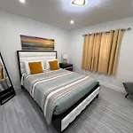 Stylish 2 Bedrooms Apartment By Miami Airport