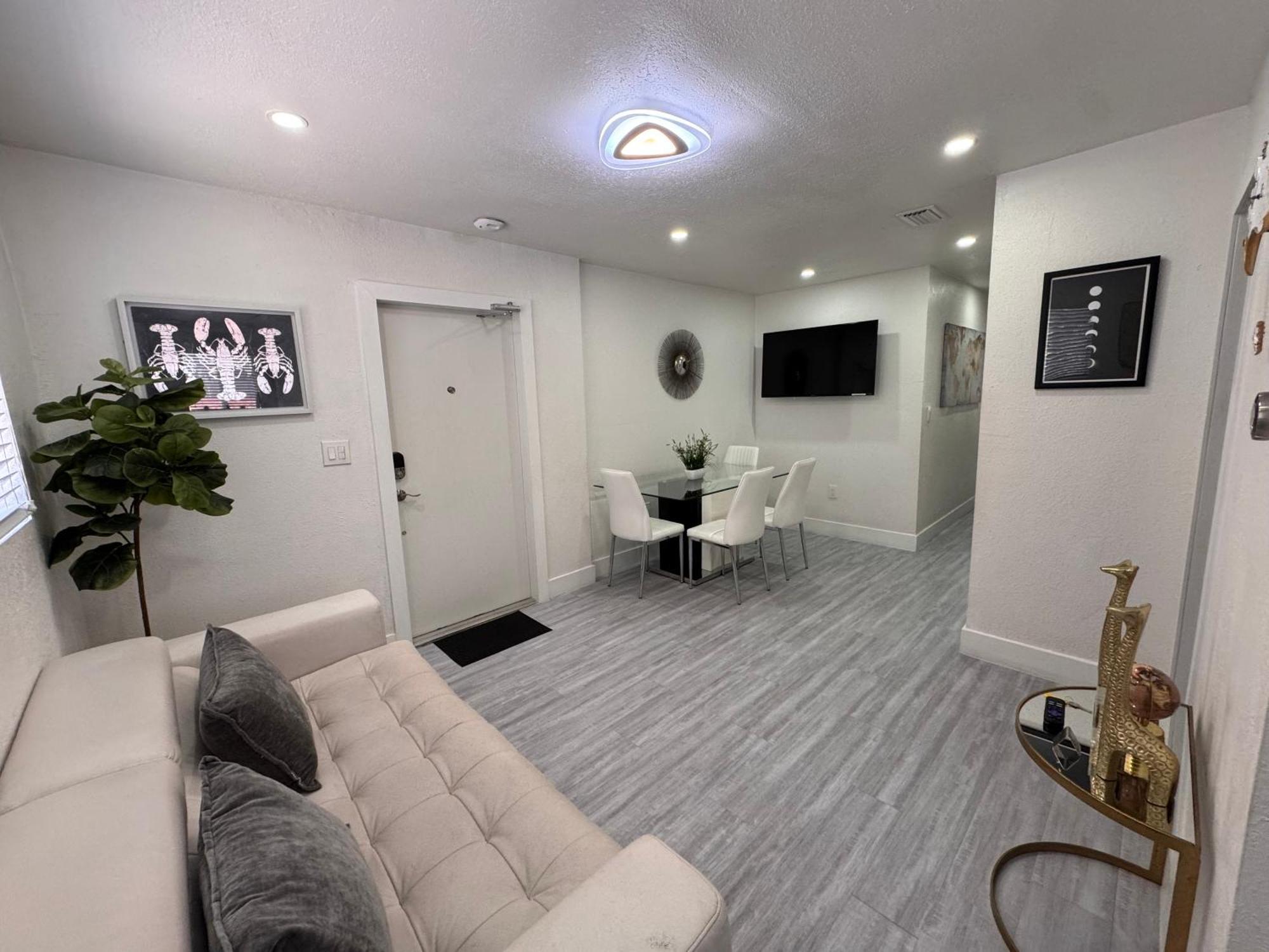 Stylish 2 Bedrooms By Airport
